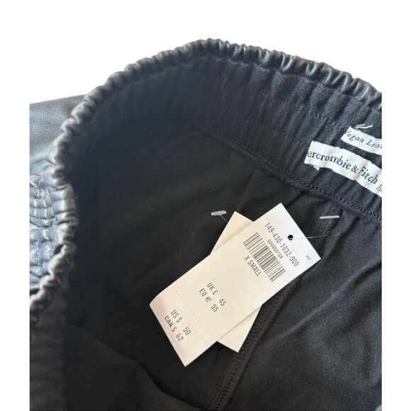 NEW Abercrombie & Fitch Vegan Leather Dolphin Hem Shorts Size XS Black Pull On - Picture 5 of 11